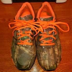 Mens Realtree Camo shoes. Size 10.